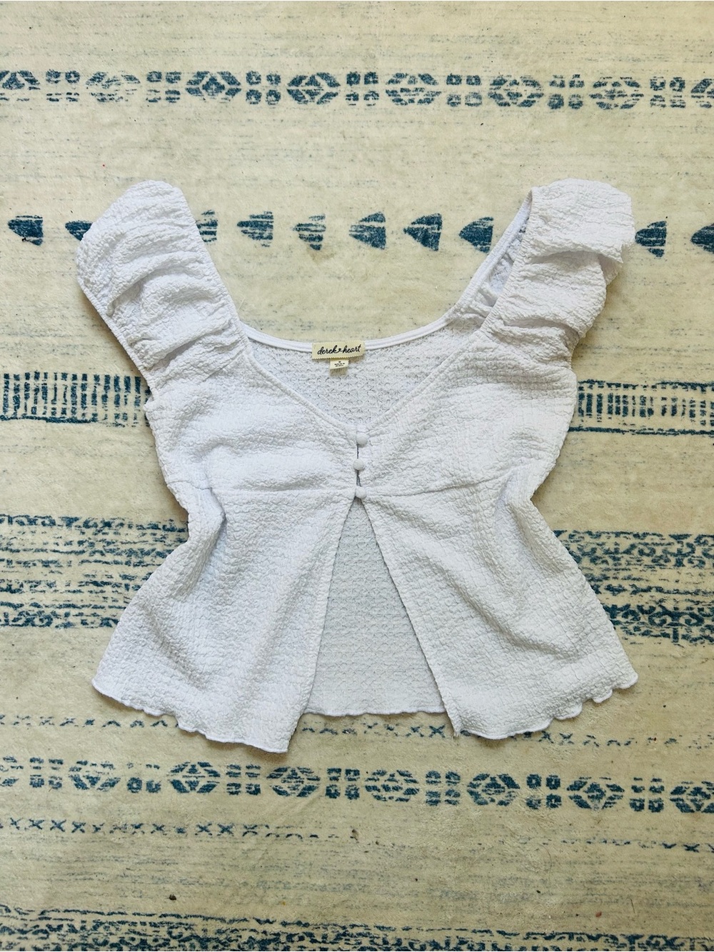 Trendy white textured ruffle sleeve top